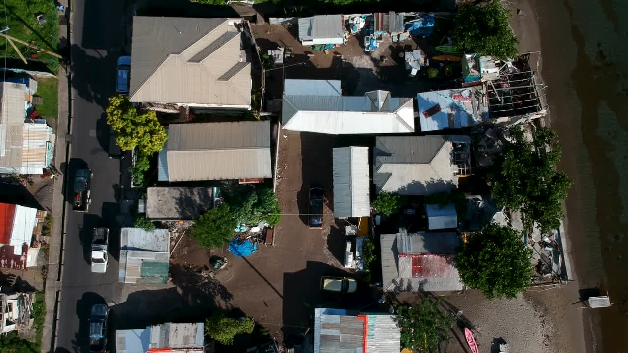 카리브해에서 허리케인으로 파괴된 주택의 조감도