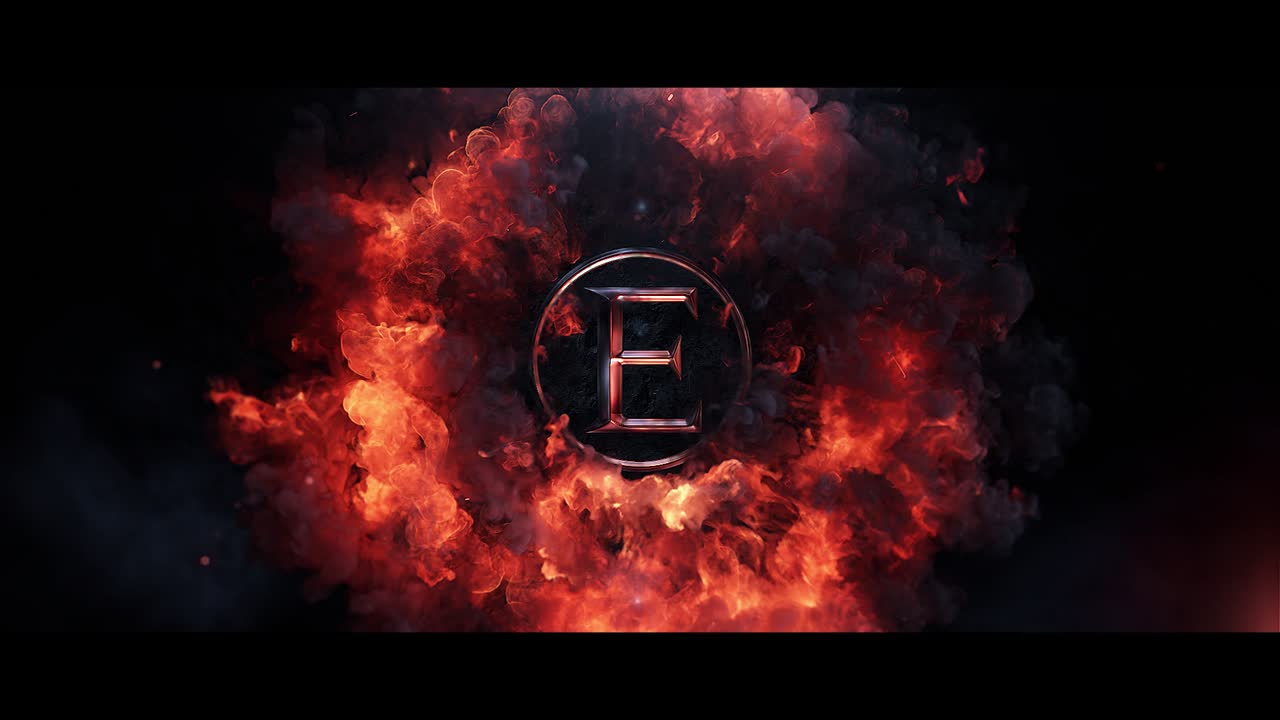 Dramática explosión de fuego revelando un logotipo metálico de la letra E.