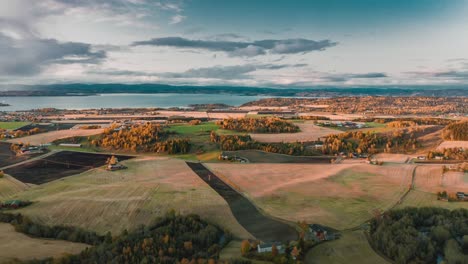 Vista-Aérea-Del-Paisaje-Rural-En-El-Norte-De-Noruega-Cerca-De-Trondheim