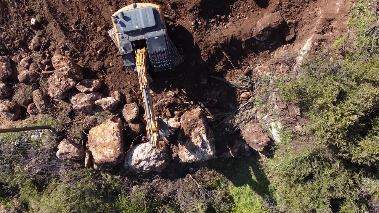 cubo de rastreo haciendo paredes de rocas