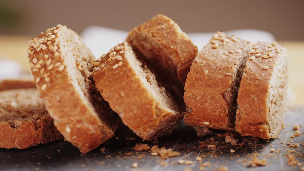 rebanadas de pan de trigo entero de sésamo