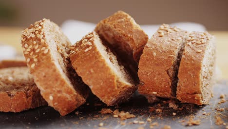 rebanadas de pan de trigo entero de sésamo