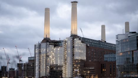 vista nocturna de la nueva central eléctrica de battersea