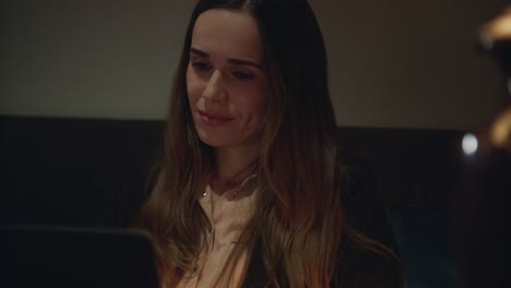 Portrait-of-business-woman-working-laptop-computer-in-office-at-night