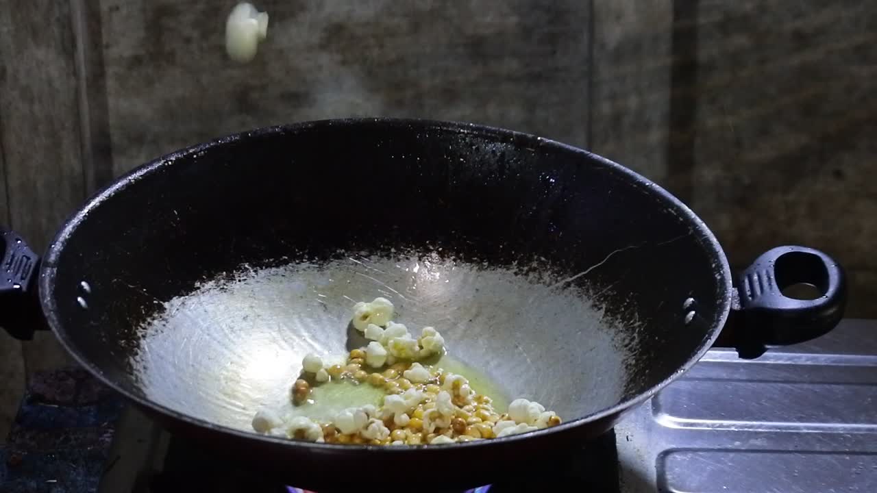Popcorn scoppiati nella padella