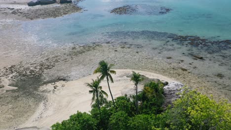 El-Agua-Retrocede-Durante-La-Marea-Baja-Alrededor-Del-Trópico-Vacío