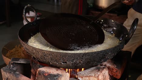 murukku es una comida callejera india del estado de rajasthan en el oeste de la india.