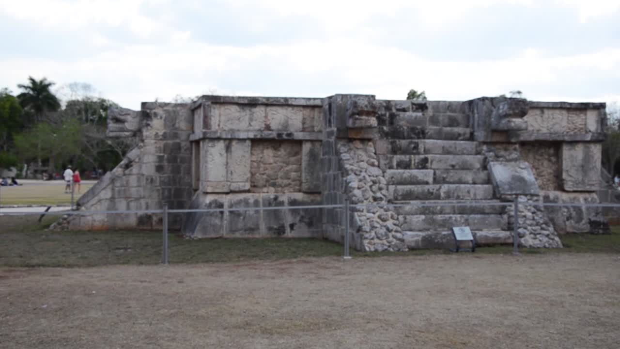 plataforma de venus en la gran plaza en el sitio arqueológico de chichén itzá