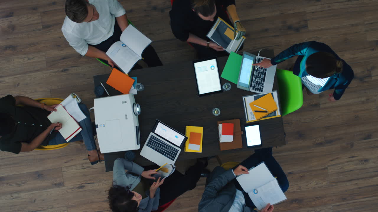 trabajo en equipo, planificación técnica y documentos vista de arriba