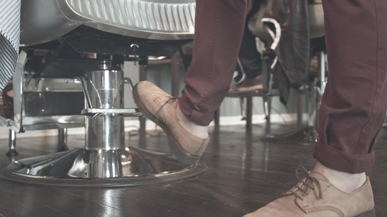 silla de barbería. silla de peluquería ascensores con pedal. silla de salón. barbero masculino