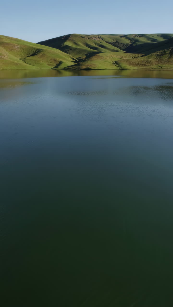 paisaje sereno de lagos de montaña