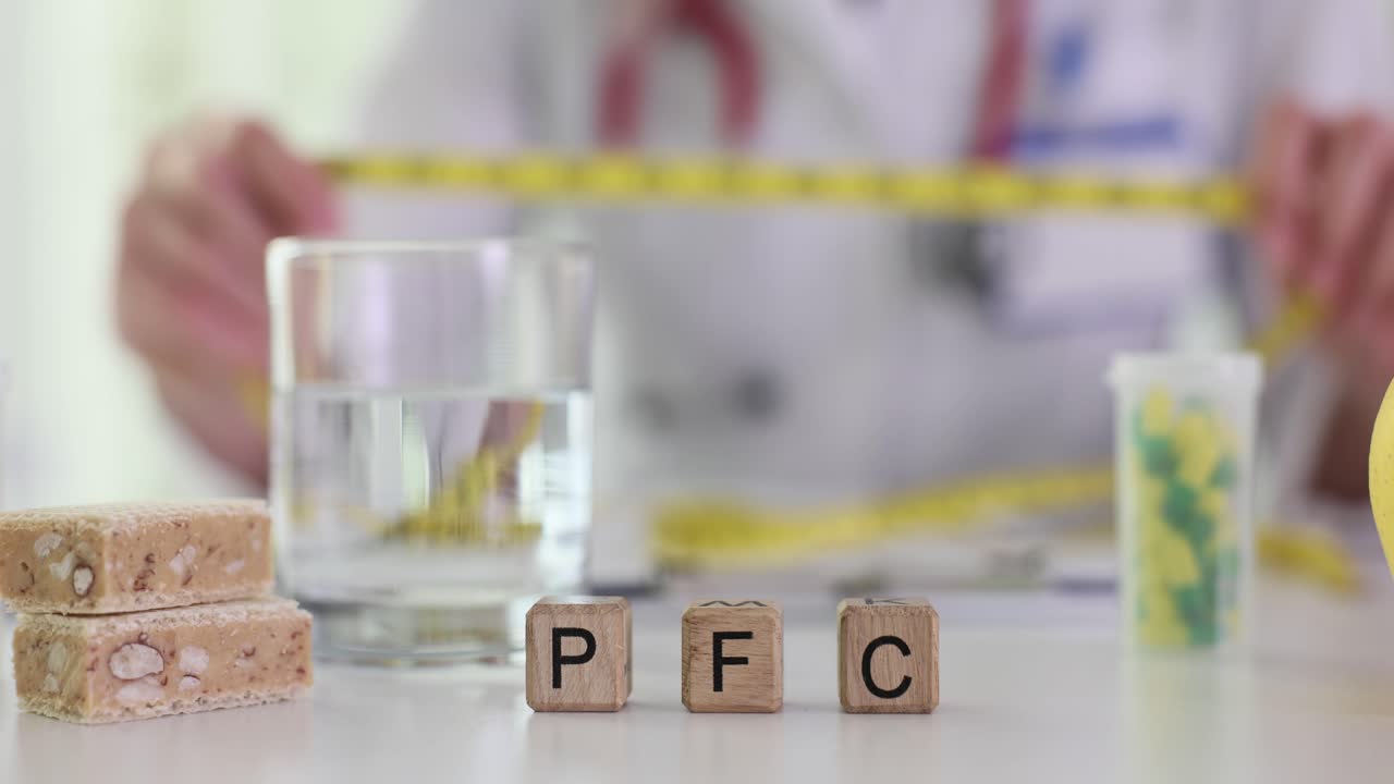 Nutritionist discusses diet plan with PFC (Protein, Fat, Carbohydrates) balance