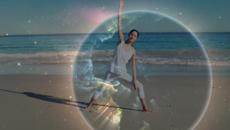 animación de conexiones y globo sobre mujer biracial practicando yoga en la playa al atardecer