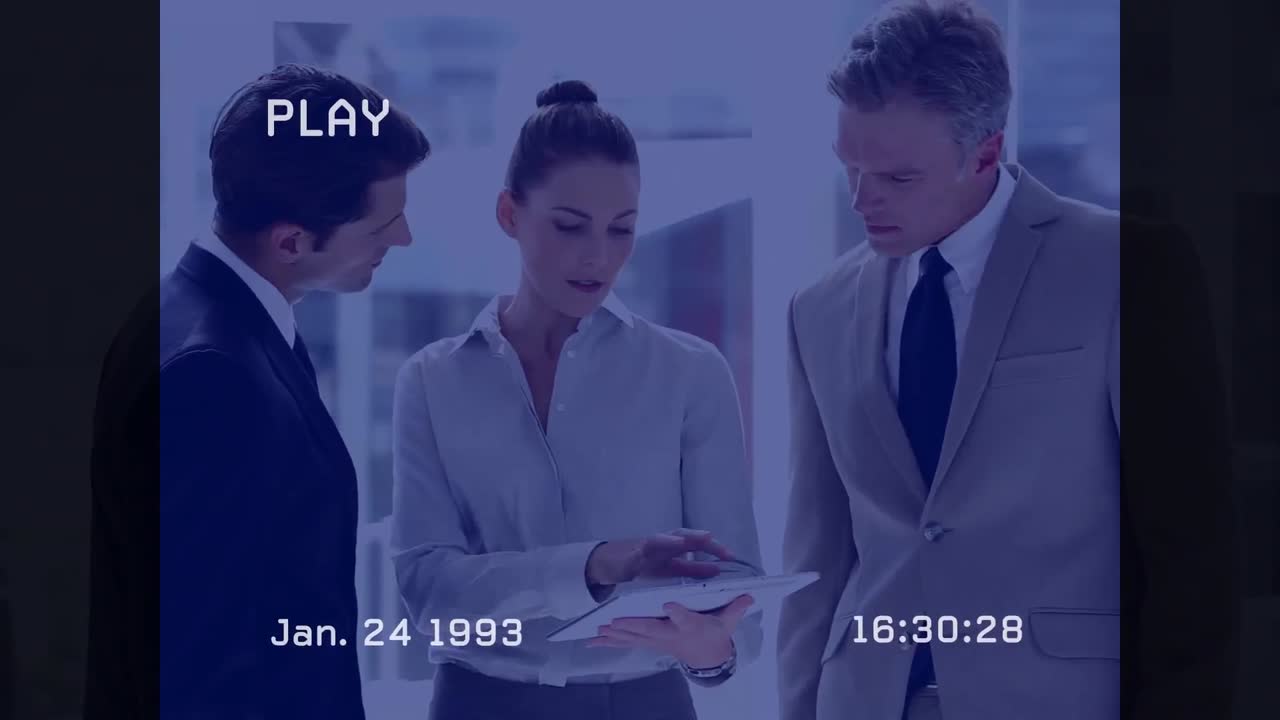 태블릿을 사용하는 다양한 사업가들에 대한 간섭의 애니메이션