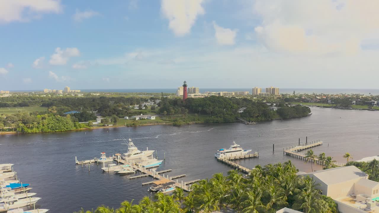 주피터 인 (jupiter inlet) 근처의 항구, 플로리다 등대 및 강의 공중 풍경
