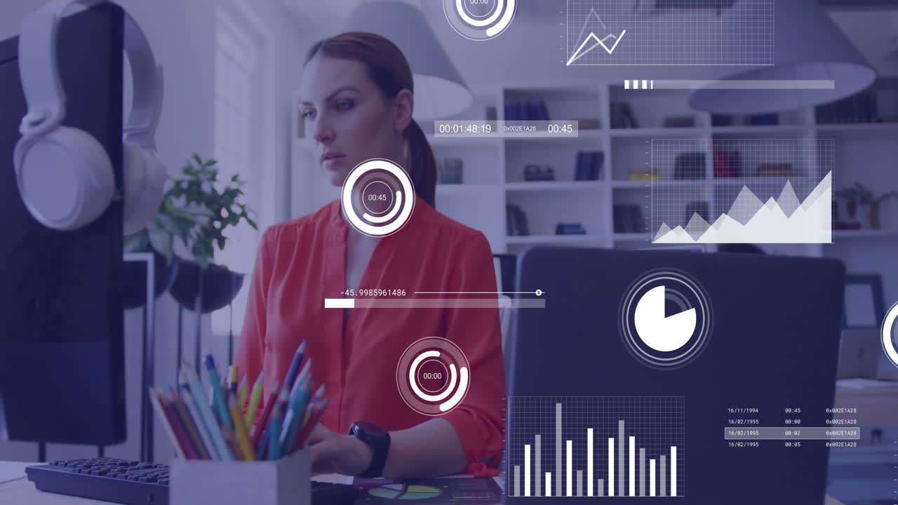animación del procesamiento de datos financieros sobre una mujer de negocios caucásica usando computadora