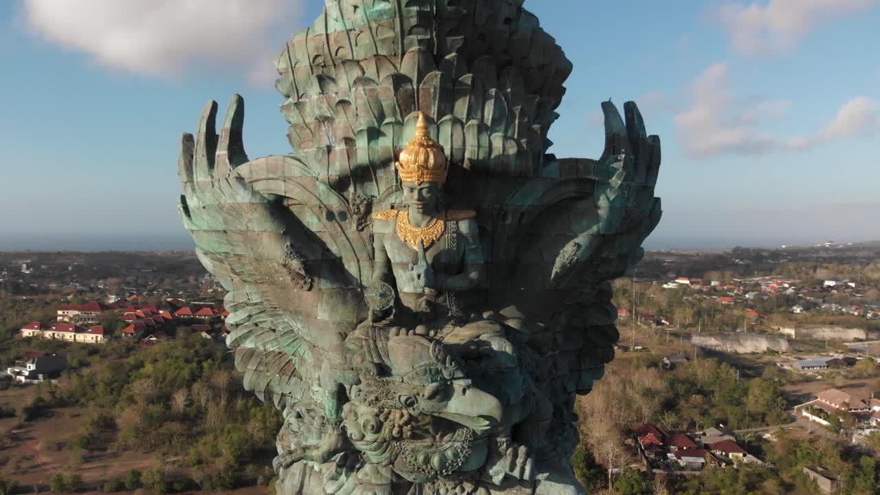 Pemandangan Patung Garuda Wisnu Kencana dari drone