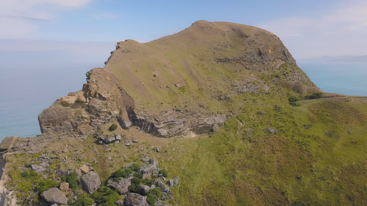 뉴질랜드의 캐슬 록과 딜리버런스 코브 하이킹 트레일의 공중 공개