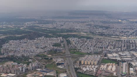 antalya desde una altura. panorama de la ciudad de antalya desde la cima de la montaña.