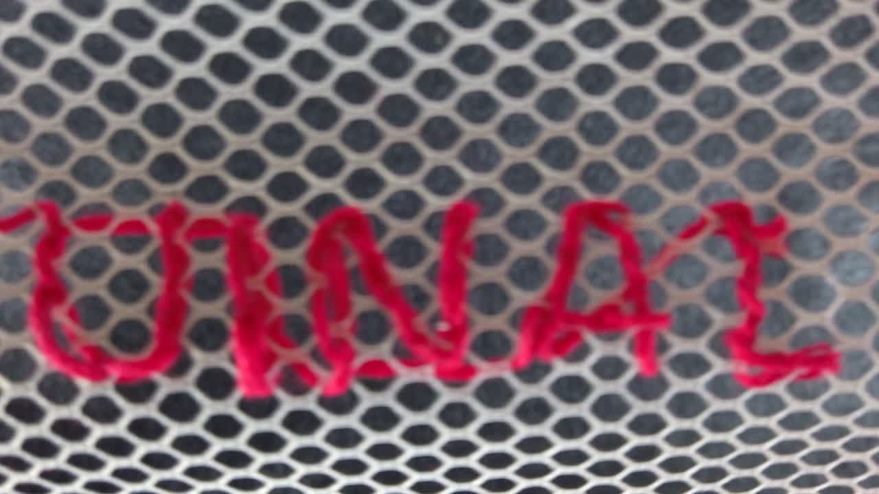 хирургическая сетка, которая используется для лечения или устранения проблем с грыжей