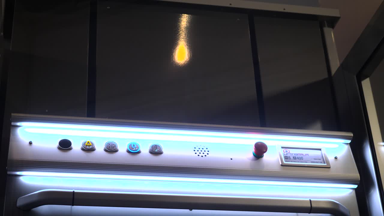 panel de control del ascensor