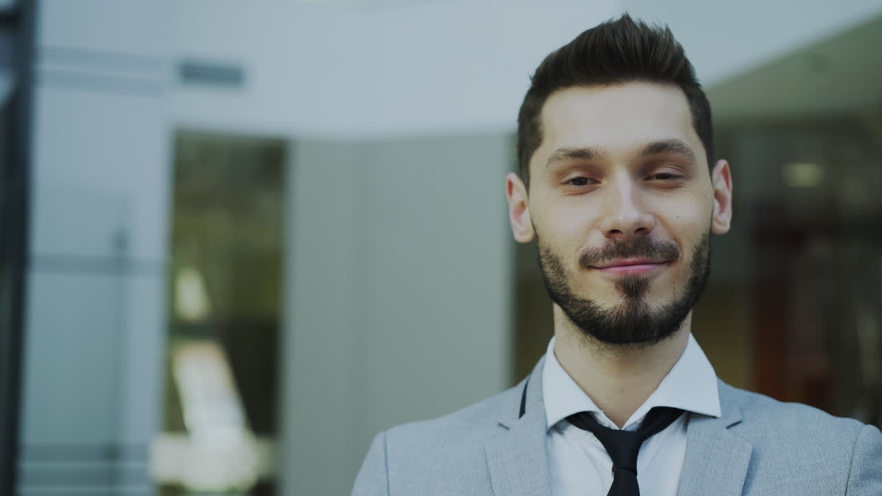 retrato de un hombre de negocios en la oficina