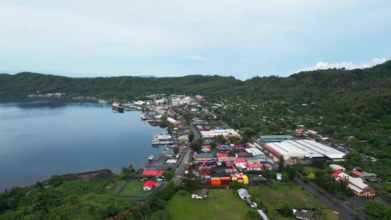 타부르부르 산의 화산 폭발 후 라바울 부두