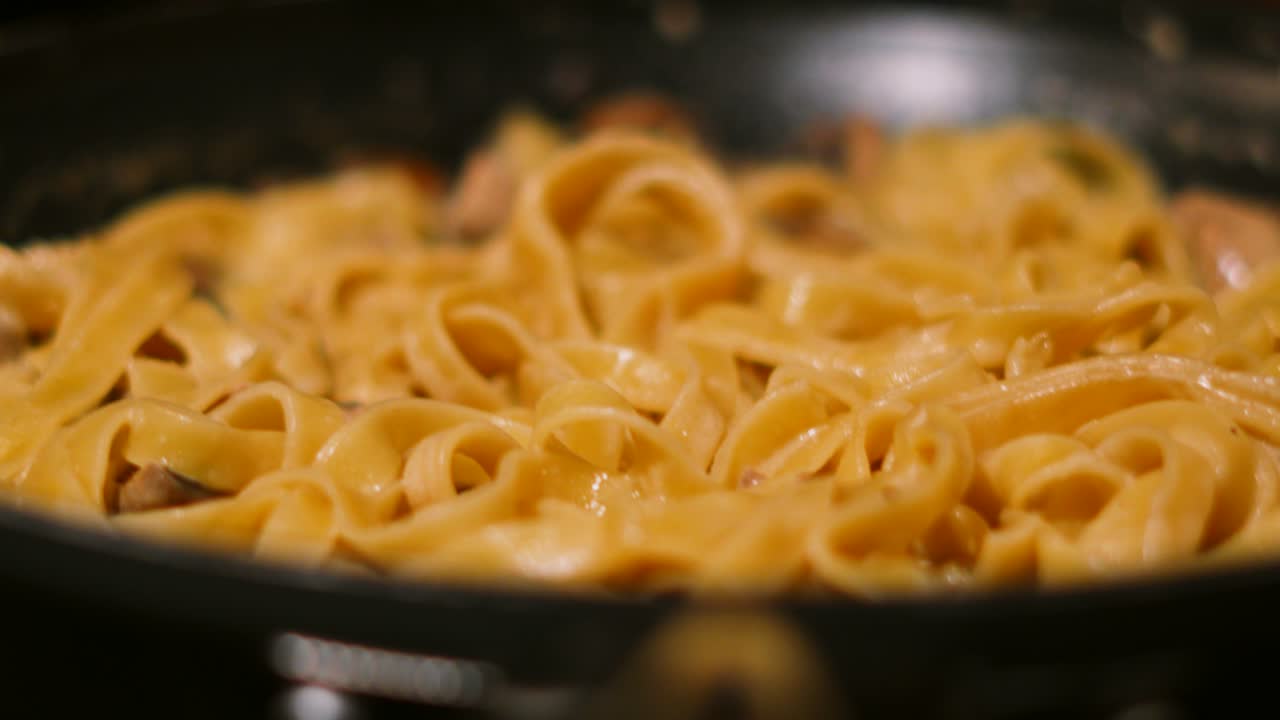 Rotating View of Italian Creamy Mushroom Tagliatelle Pasta Resting After Cooking in Frying Pan 4K