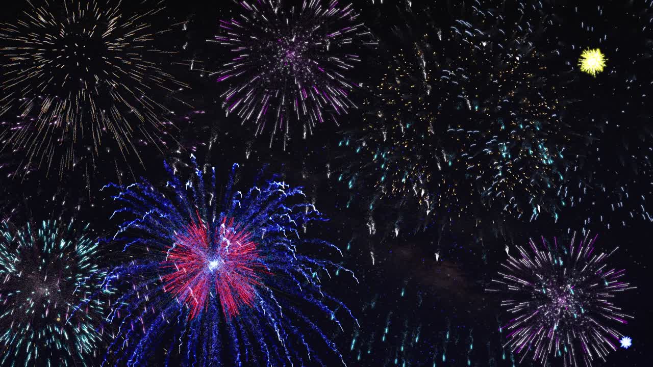 fuegos artificiales coloridos en el cielo nocturno