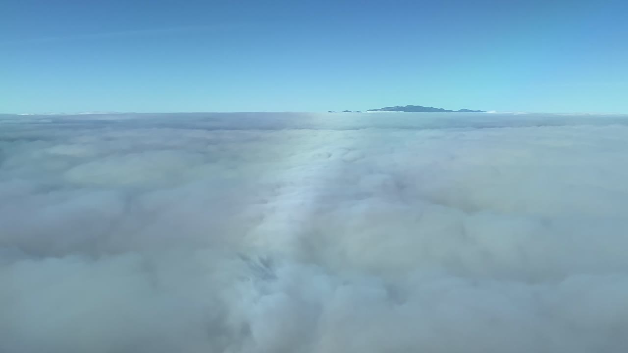 vista aérea desde la cabina de surf nubes cerca de gran canaria, islas canarias
