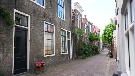 4k-gouda,-Niederländisch,-Alte-Monumentale-Gasse,-Alte-Schmale-Straße