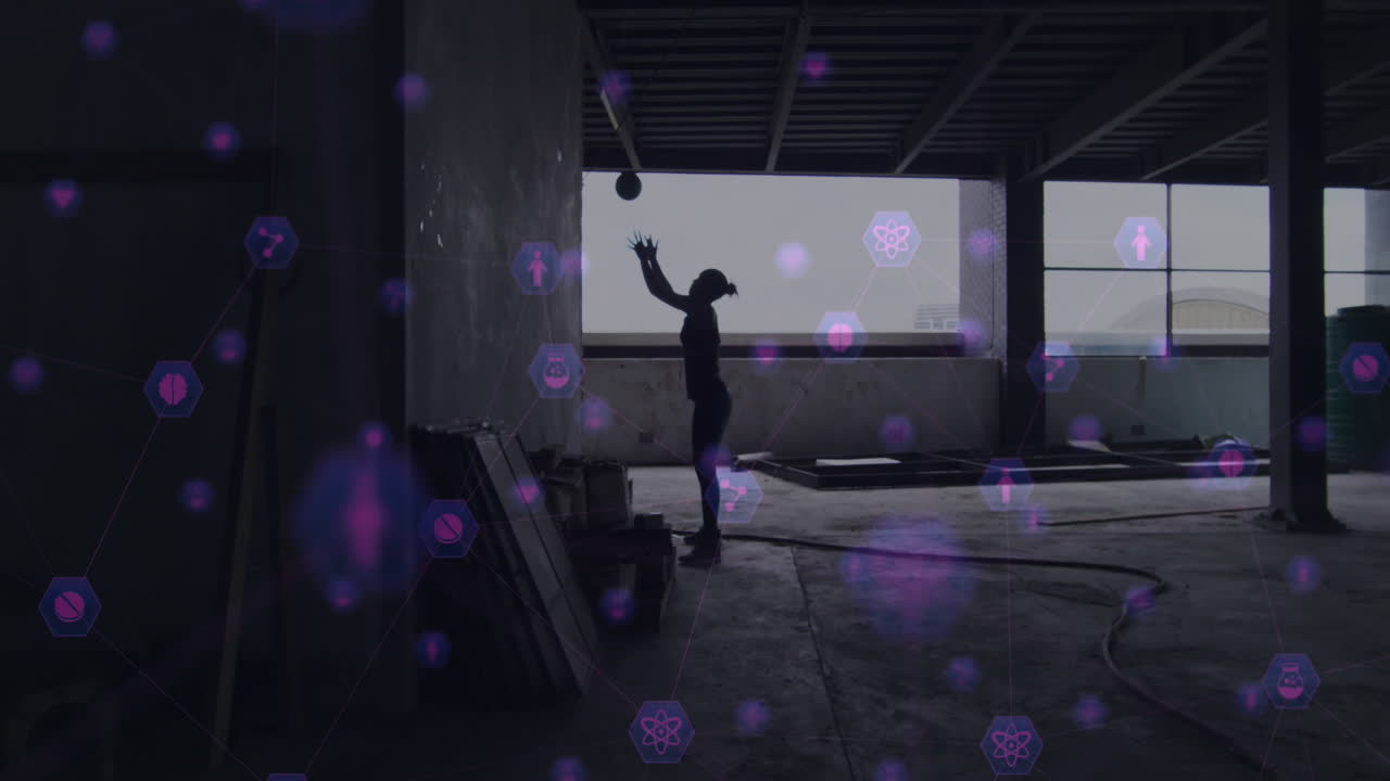 animación de una red de conexiones con iconos tecnológicos sobre una mujer haciendo ejercicio con una pelota