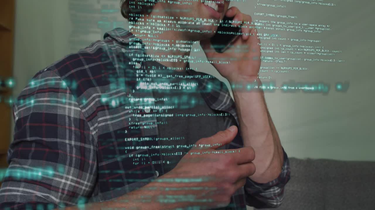 animación del procesamiento de datos sobre un hombre caucásico usando un teléfono inteligente