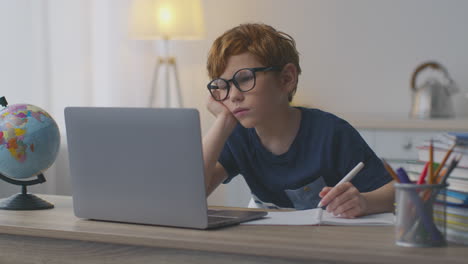 boy doing online schoolwork