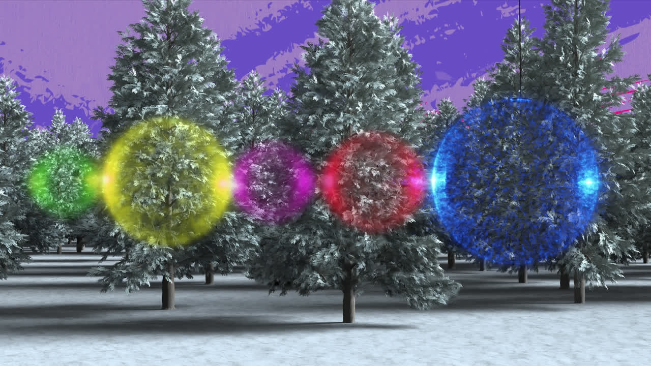 coloridas decoraciones de baubles colgando sobre los árboles en el paisaje de invierno contra un fondo púrpura