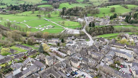 Pateley-Bridge-Town-North-Yorkshire,-Reino-Unido-Estableciendo-Toma-Aérea