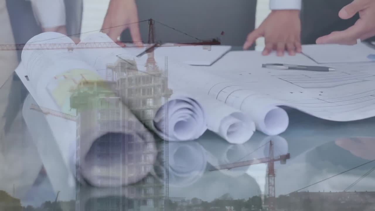 planos de construcción colocados en una mesa