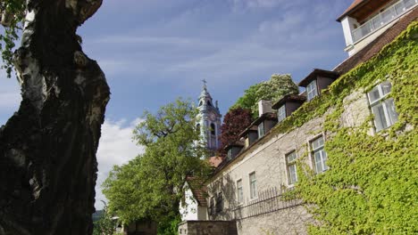 vista lateral de la abadía de dürnstein