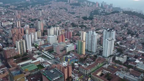 vista panorámica del centro de la ciudad de medellín en colombia