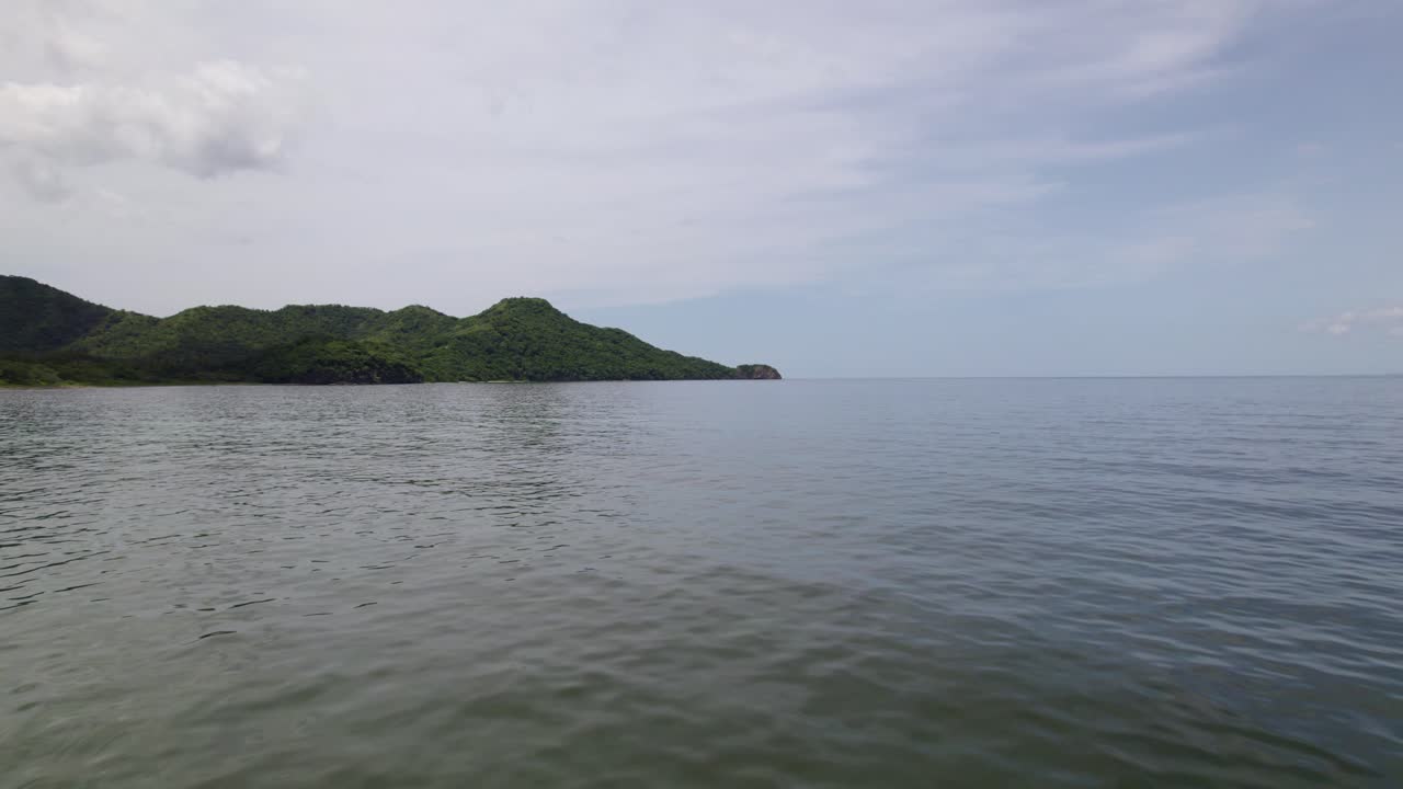 드론으로 물에서 정상적인 각도