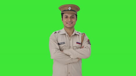 retrato de un feliz oficial de policía indio pantalla verde