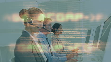 animación del procesamiento de datos sobre diversas consultoras y consultores con auriculares