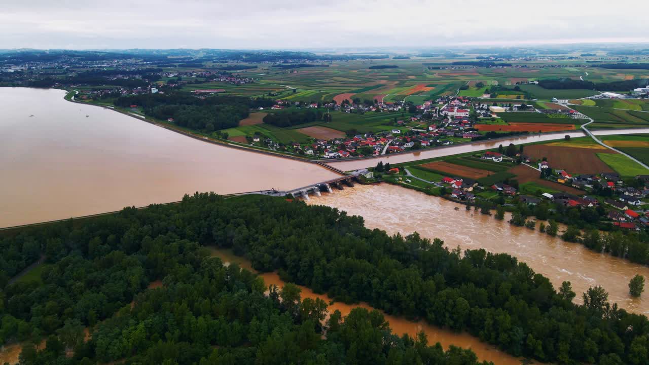 끔찍한 항공 4k 드론 영상 he markovci pri ptuju