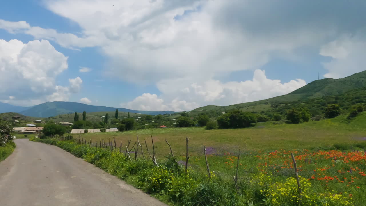paisaje rural idílico durante la primavera en aspindza, samtskhe-javakheti, georgia