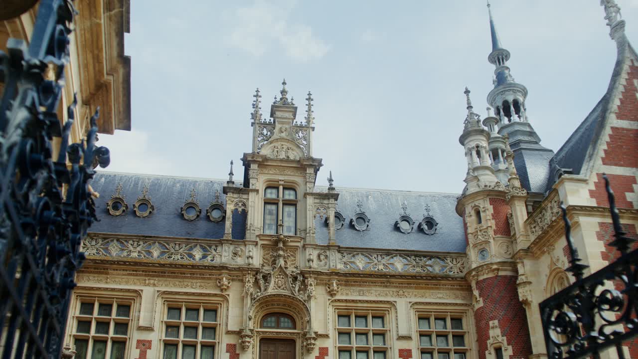 역사적인 유럽 건물의 외관