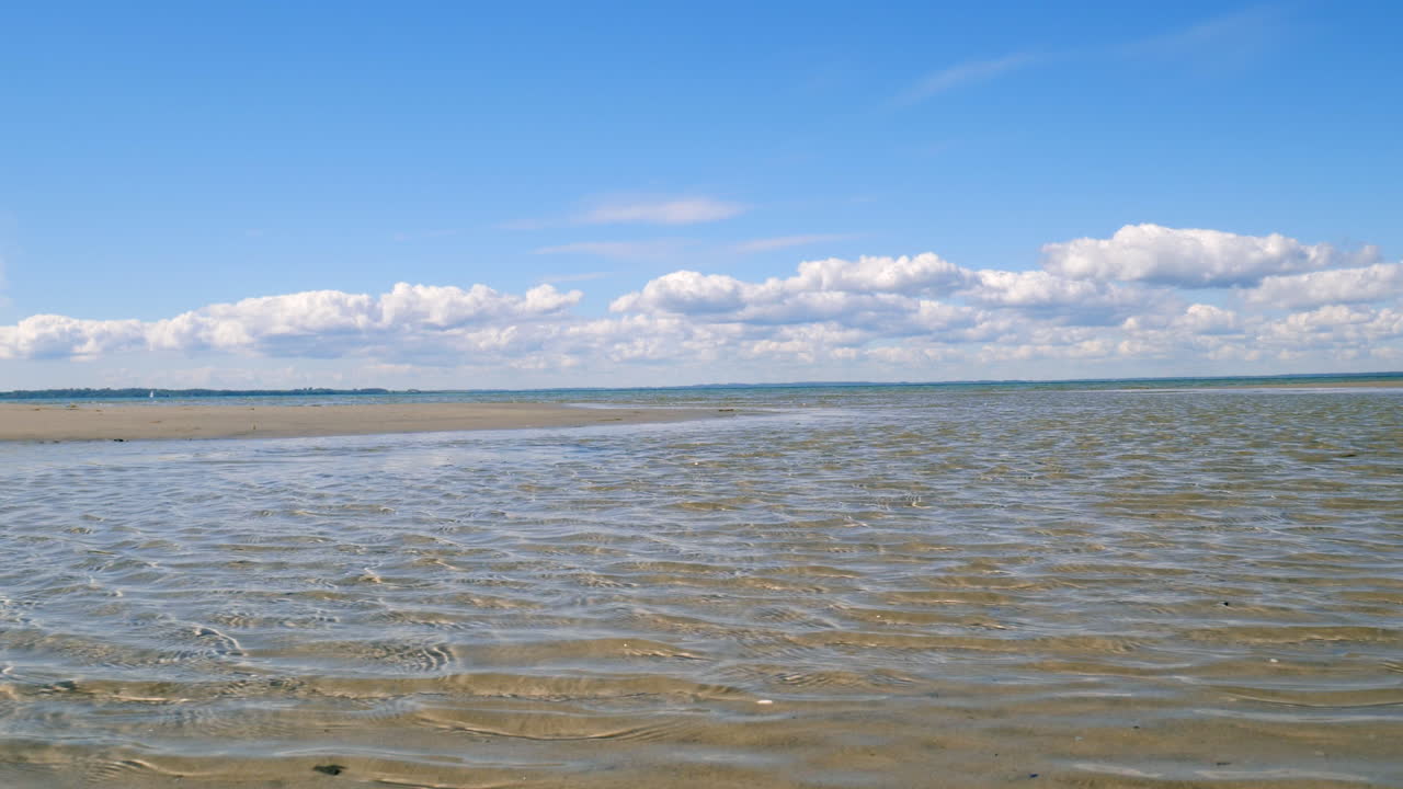 281 primer plano de aguas azules cerca de la playa