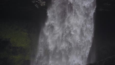 las cascadas de devkun en pune vista de cerca
