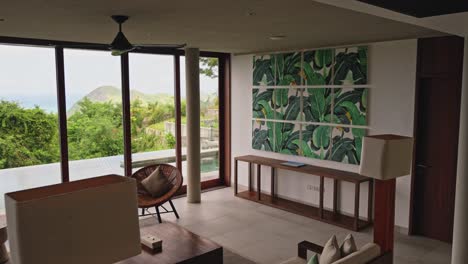 villa privada artística con piscina infinita en el exterior