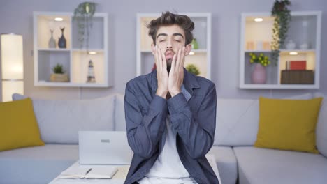 el hombre que suspira y se hincha de aburrimiento.