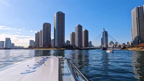 Hochhäuser-Der-Stadt-Chuo-Und-Wunderschöne-Chuo-Ohashi-Brücke,-Tokio